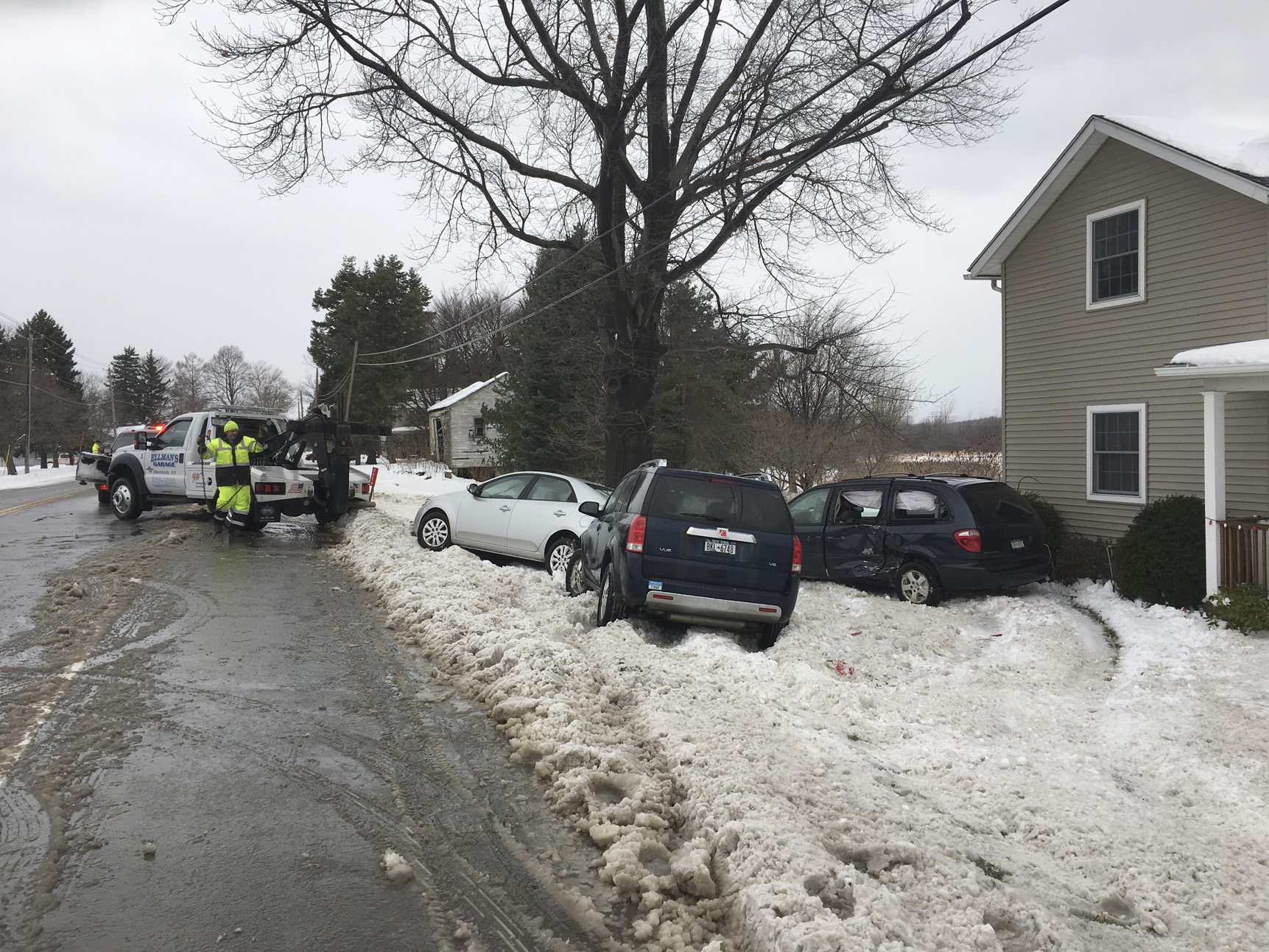 Three vehicles involved in crash News, Sports, Jobs Observer Today